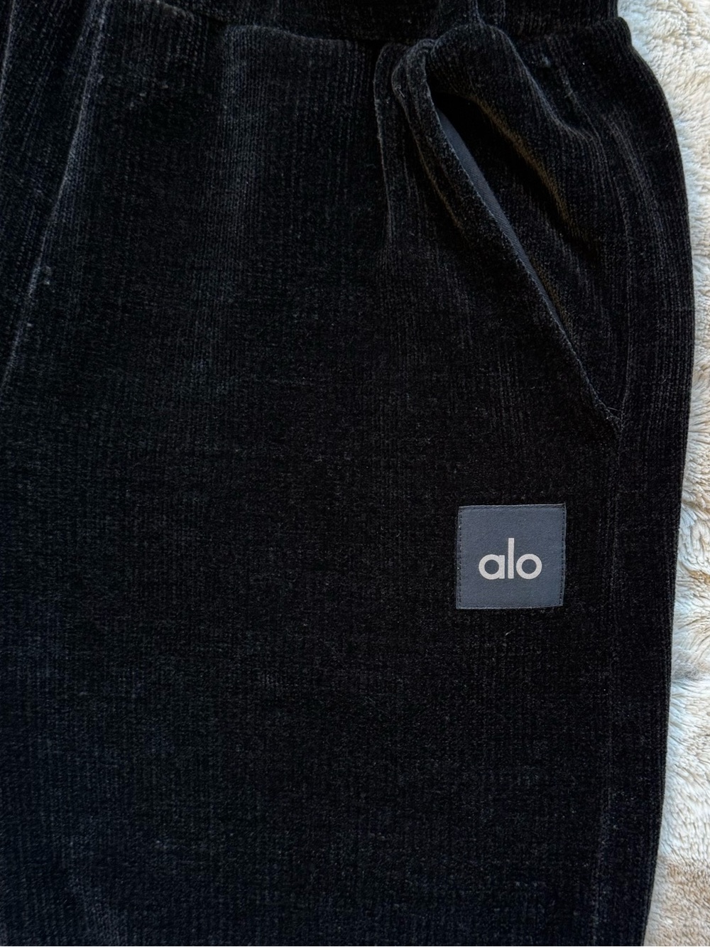 ALO YOGA Chenille High-Waist Wide Leg Chalet Pants in Black Size XXS - Picture 8 of 9
